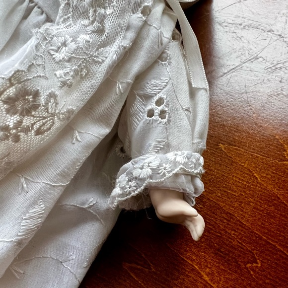 Vintage porcelain painted doll - Picture 7 of 8